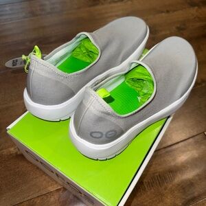 WOMEN'S OOFOS OOMG EEZEE LOW SHOE - Gray Women’s 9.5